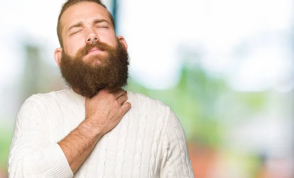 Young Hipster Man Wearing Winter Sweater Touching Painful Neck Sore — Stock Photo, Image