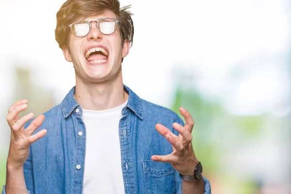 Jonge Knappe Man Met Bril Geïsoleerd Achtergrond Gek Gek Schreeuwen — Stockfoto