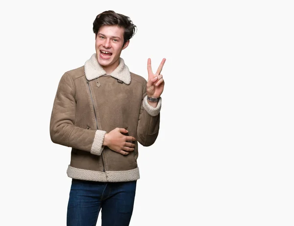 Homem Bonito Jovem Vestindo Casaco Inverno Sobre Fundo Isolado Sorrindo — Fotografia de Stock