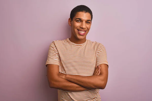 Junger Gutaussehender Arabischer Mann Gestreiftem Shirt Der Vor Isoliertem Rosa — Stockfoto