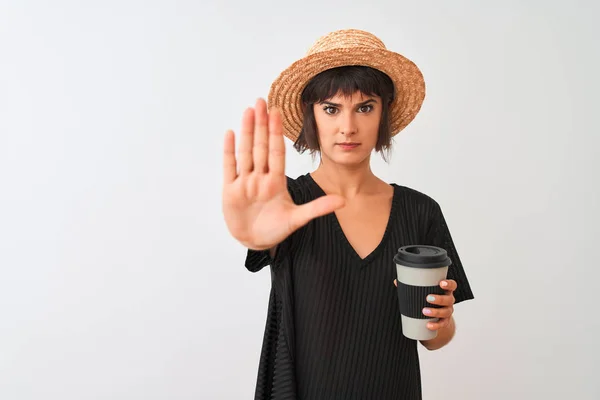 Mulher Bonita Usando Chapéu Verão Beber Tirar Café Sobre Fundo — Fotografia de Stock