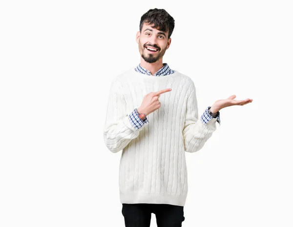 Junger Gutaussehender Mann Winterpullover Über Isoliertem Hintergrund Erstaunt Und Lächelnd — Stockfoto