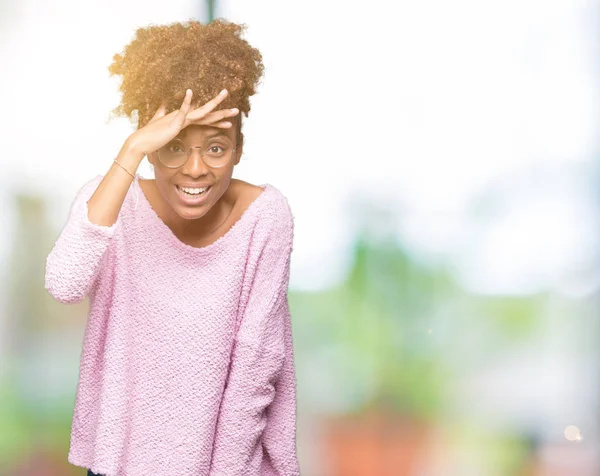 Linda Jovem Afro Americana Vestindo Óculos Sobre Fundo Isolado Muito — Fotografia de Stock