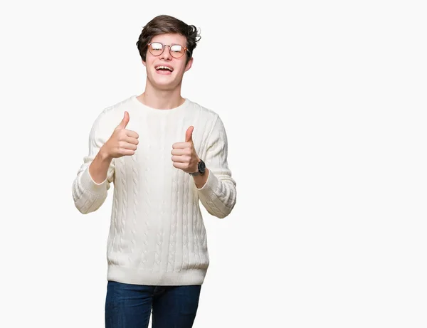 Joven Hombre Guapo Con Gafas Sobre Signo Éxito Fondo Aislado —  Fotos de Stock