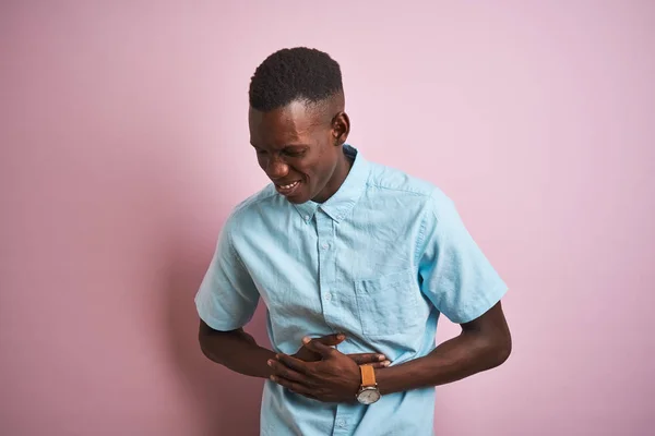 Mavi Rahat Gömlek Giyen Afro Amerikan Adam Mide Üzerinde Ile — Stok fotoğraf