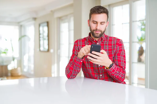 Handsome Man Using Smartphone Confident Expression Smart Face Thinking Serious — Stock Photo, Image