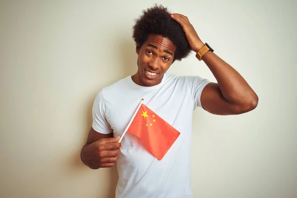 Νέος Αφρο Αμερικανός Που Κρατά Την Κινεζική Σημαία Της Κίνας — Φωτογραφία Αρχείου