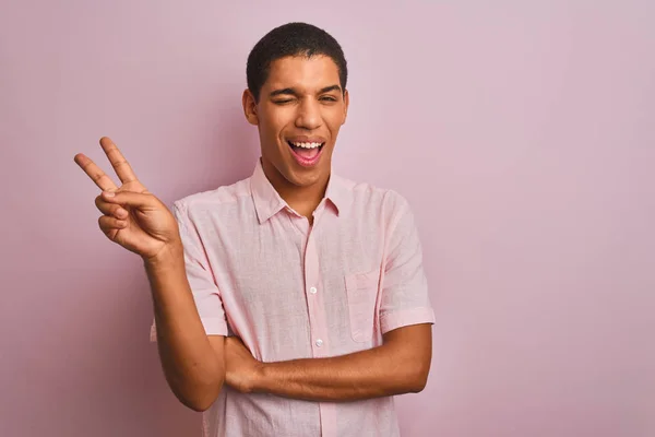 Junger Gutaussehender Arabischer Mann Lässigem Hemd Der Vor Isoliertem Rosa — Stockfoto