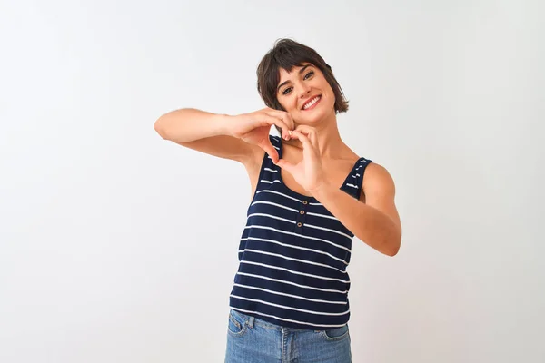 Jovem Mulher Bonita Vestindo Shirt Listrada Sobre Fundo Branco Isolado — Fotografia de Stock