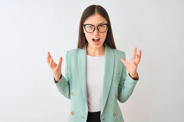 Empresaria China Con Chaqueta Elegante Gafas Sobre Fondo Blanco Aislado — Foto de Stock