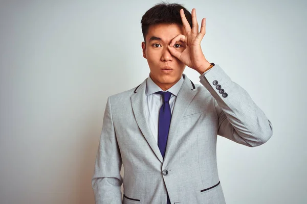 Азіатський Китайський Бізнесмен Носіння Сірий Піджак Краватку Стояв Над Ізольованих — стокове фото