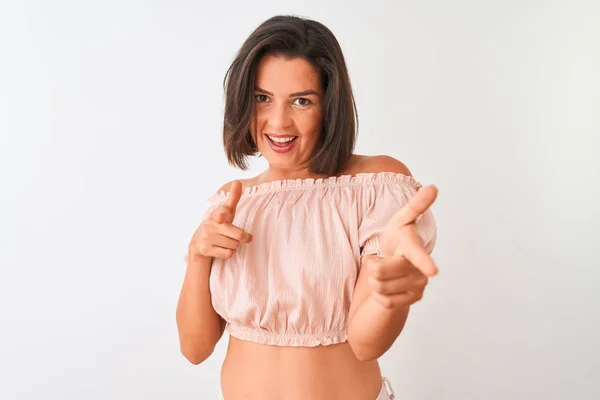 Jonge Mooie Vrouw Het Dragen Van Casual Shirt Staande Geïsoleerde — Stockfoto