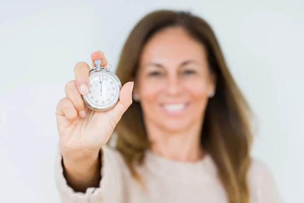 Orta Yaş Kadın Ayakta Mutlu Bir Yüz Ile Kronometre Izole — Stok fotoğraf