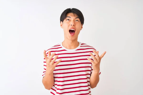 Jovem Chinês Vestindo Camiseta Listrada Casual Sobre Fundo Branco Isolado — Fotografia de Stock