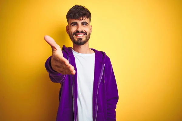 Young Man Tattoo Wearing Sport Purple Sweatshirt Isolated Yellow Background — Stock Photo, Image