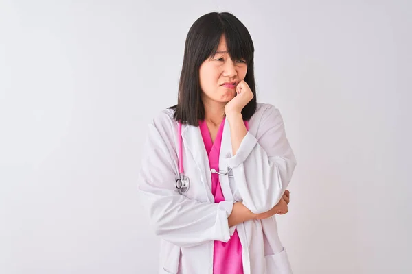 Young Beautiful Chinese Doctor Woman Wearing Stethoscope Isolated White Background — Stock Photo, Image