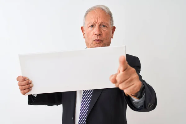 Hombre Negocios Mayor Con Traje Sosteniendo Pancarta Sobre Fondo Blanco —  Fotos de Stock