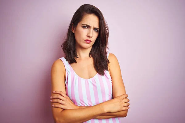 Mujer Hermosa Joven Con Traje Baño Rayas Color Rosa Sobre — Foto de Stock