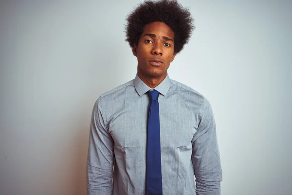 Amerikanischer Geschäftsmann Mit Afro Haaren Hemd Und Krawatte Über Isoliertem — Stockfoto