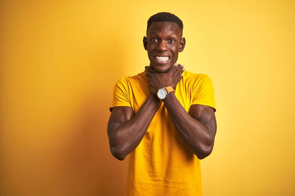 Jeune Homme Afro Américain Portant Shirt Décontracté Debout Sur Fond — Photo