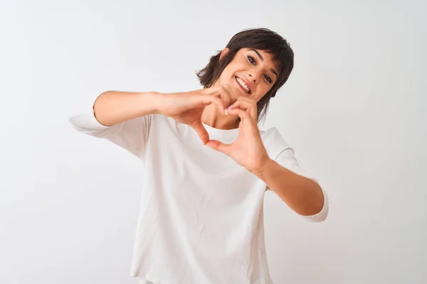 Joven Hermosa Mujer Con Camiseta Casual Pie Sobre Fondo Blanco —  Fotos de Stock