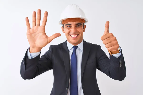 Joven Arquitecto Guapo Vestido Traje Casco Sobre Fondo Blanco Aislado — Foto de Stock