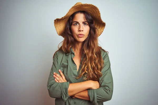 Jonge Mooie Vrouw Vakantie Dragen Groen Shirt Hoed Witte Geïsoleerde — Stockfoto