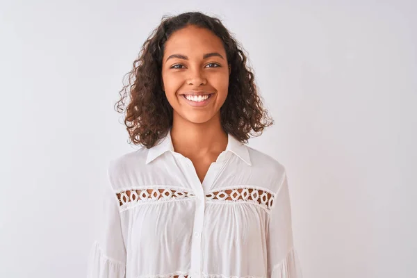 Jonge Braziliaanse Vrouw Dragen Shirt Staande Geïsoleerde Witte Achtergrond Met — Stockfoto