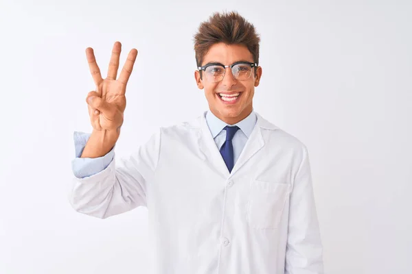 Joven Cientista Guapo Usando Gafas Abrigo Sobre Fondo Blanco Aislado —  Fotos de Stock