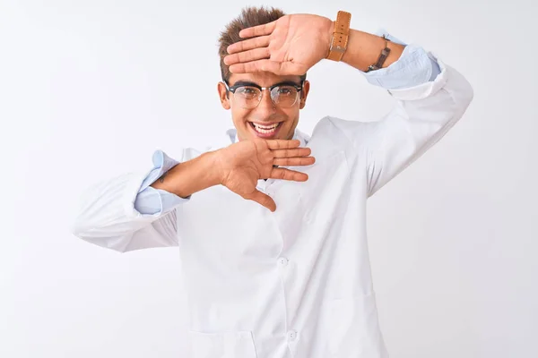 Der Junge Gut Aussehende Wissenschaftler Mit Brille Und Mantel Über — Stockfoto