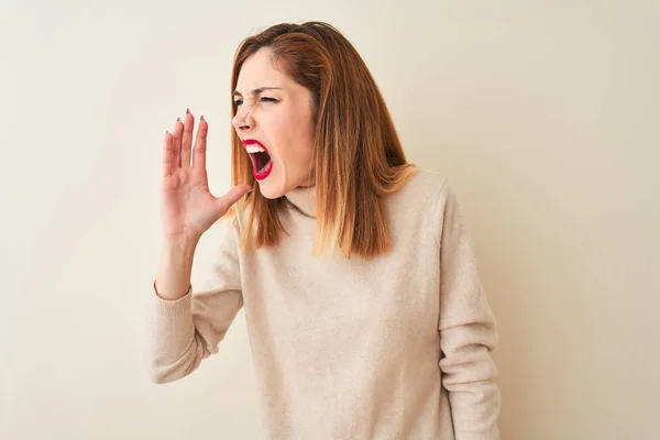 Femme Rousse Portant Élégant Pull Col Roulé Debout Sur Fond — Photo