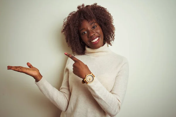 Mladá Africká Afro Žena Která Nosí Izolovaném Bílém Pozadí Sobě — Stock fotografie