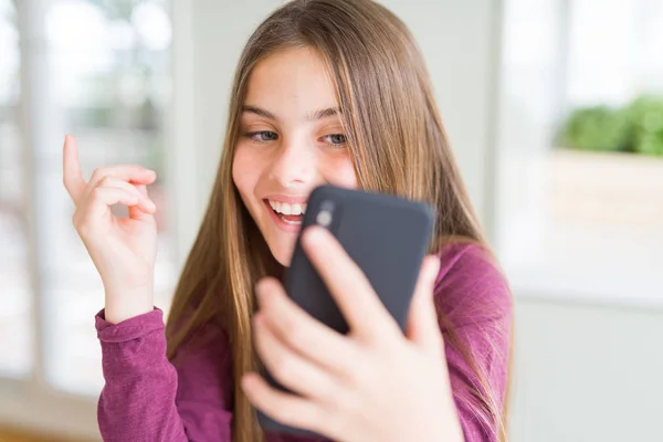 Beautiful Young Girl Kid Sending Message Using Smartphone Very Happy — Stock Photo, Image