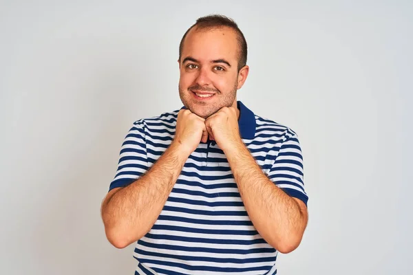 Jeune Homme Portant Occasionnel Rayé Polo Debout Sur Fond Blanc — Photo