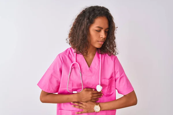 Junge Brasilianische Krankenschwester Trägt Stethoskop Vor Isoliertem Weißen Hintergrund Mit — Stockfoto