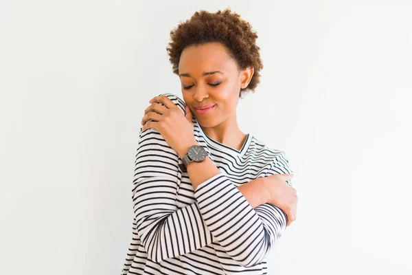 Jonge Mooie Afro Amerikaanse Vrouw Dragen Strepen Trui Witte Achtergrond — Stockfoto