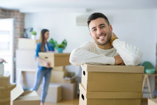 Young Couple Moving New Home Handsome Man Smiling Leaning Cardboard — Stock Photo, Image