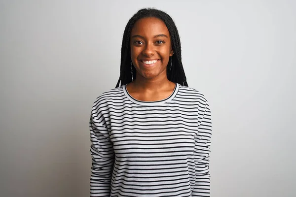 Jonge Afro Amerikaanse Vrouw Met Gestreept Shirt Geïsoleerde Witte Achtergrond — Stockfoto