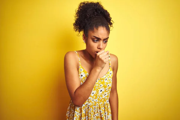 African American Woman Wearing Casual Floral Dress Standing Isolated Yellow — Stock Photo, Image