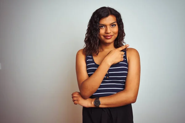 Transseksueel Transgender Vrouw Dragen Gestreepte Shirt Geïsoleerde Witte Achtergrond Wijzend — Stockfoto