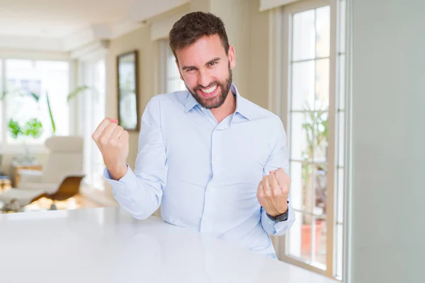 Bonito Homem Negócios Muito Feliz Animado Fazendo Gesto Vencedor Com — Fotografia de Stock