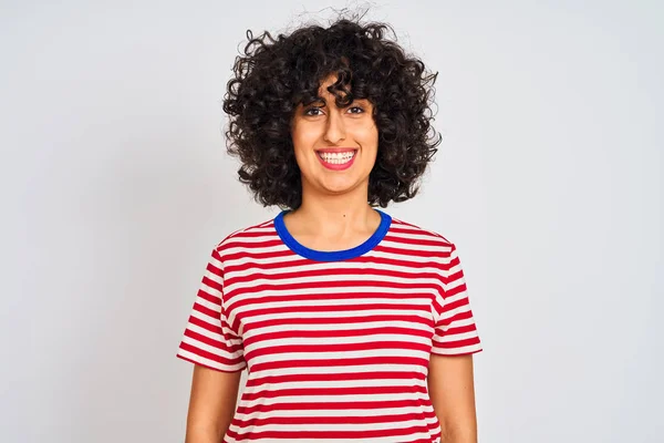 Młoda Arabska Kobieta Kręconymi Włosami Ubrana Paski Shirt Białym Tle — Zdjęcie stockowe