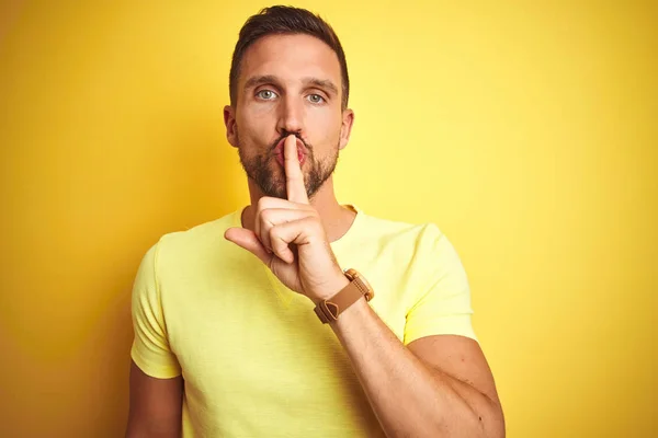 Young Handsome Man Wearing Casual Yellow Shirt Yellow Isolated Background — Stock Photo, Image