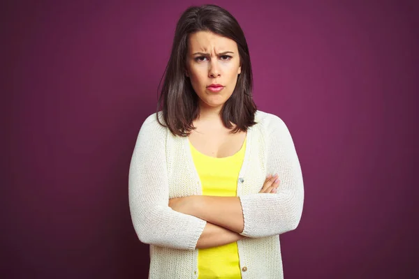 Jonge Mooie Brunette Vrouw Een Jas Paars Geïsoleerde Achtergrond Scepticus — Stockfoto