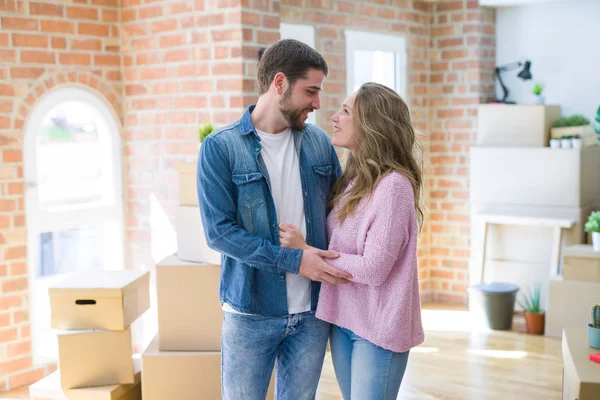 Young Beautiful Couple Looking Happy Together Moving New Home — Stock Photo, Image