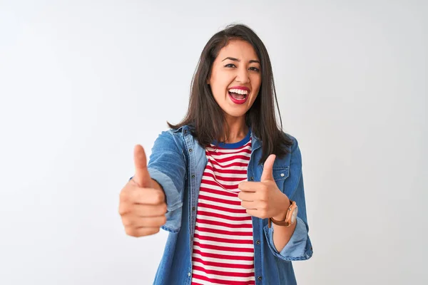 Giovane Donna Cinese Che Indossa Shirt Righe Camicia Jeans Sfondo — Foto Stock