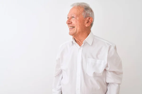 Hombre Mayor Pelo Gris Con Camisa Elegante Pie Sobre Fondo — Foto de Stock