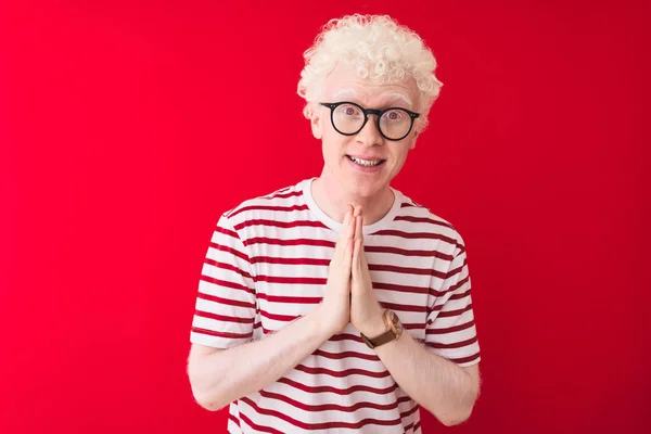 Unga Albino Blond Man Bär Randig Shirt Och Glasögon Över — Stockfoto