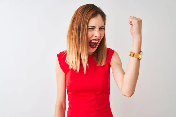 Rothaarige Geschäftsfrau Elegantem Roten Kleid Die Vor Isoliertem Weißen Hintergrund — Stockfoto