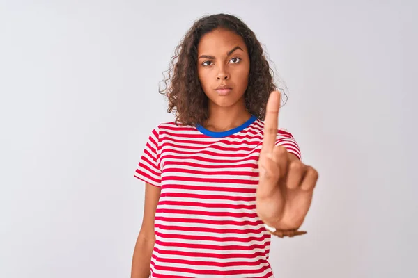 Jonge Braziliaanse Vrouw Dragen Rood Gestreepte Shirt Staande Geïsoleerde Witte — Stockfoto